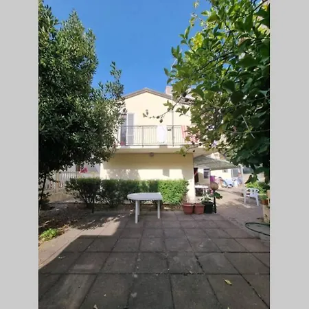 1 Minuto Dal Mare Su Due Piani Con Giardino Holiday home
