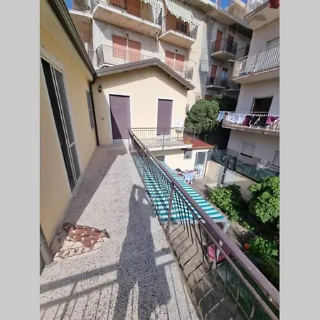 1 Minuto Dal Mare Su Due Piani Con Giardino