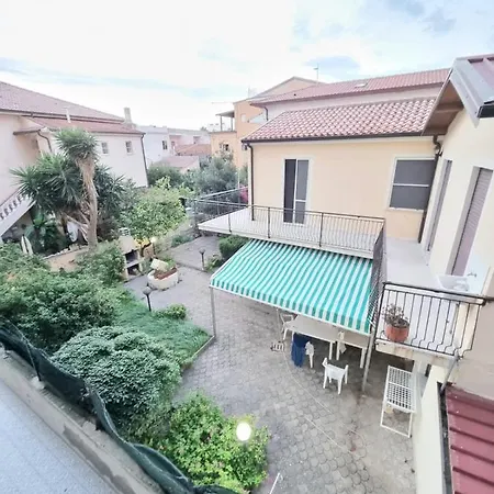 1 Minuto Dal Mare Su Due Piani Con Giardino * La Taverna